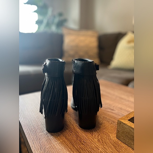 BRAND-NEW FRINGE BOOTS FROM ALDO - Picture 3 of 3